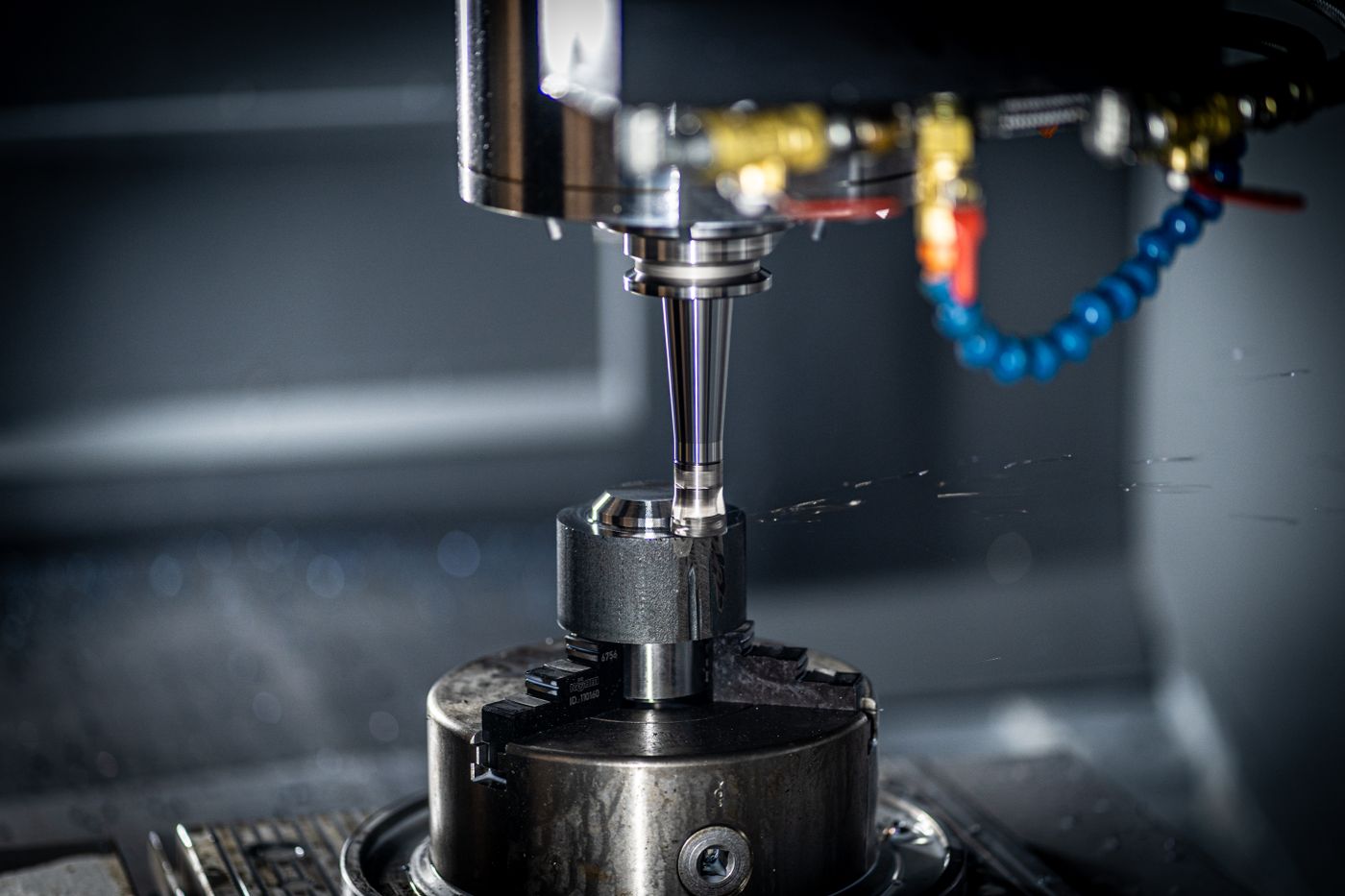 Cutting parts for plastics recycling lines